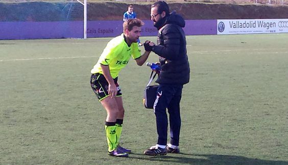 Álex González durante un partido con el Lealtad
