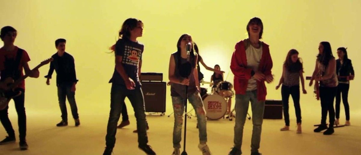 Furious Monkey House xunto os actores que interpretan a Zipi e Zape