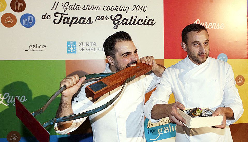 Rubén González e Sergio Orge (El Cafetín) tras gañar o concurso De Tapas por Galicia