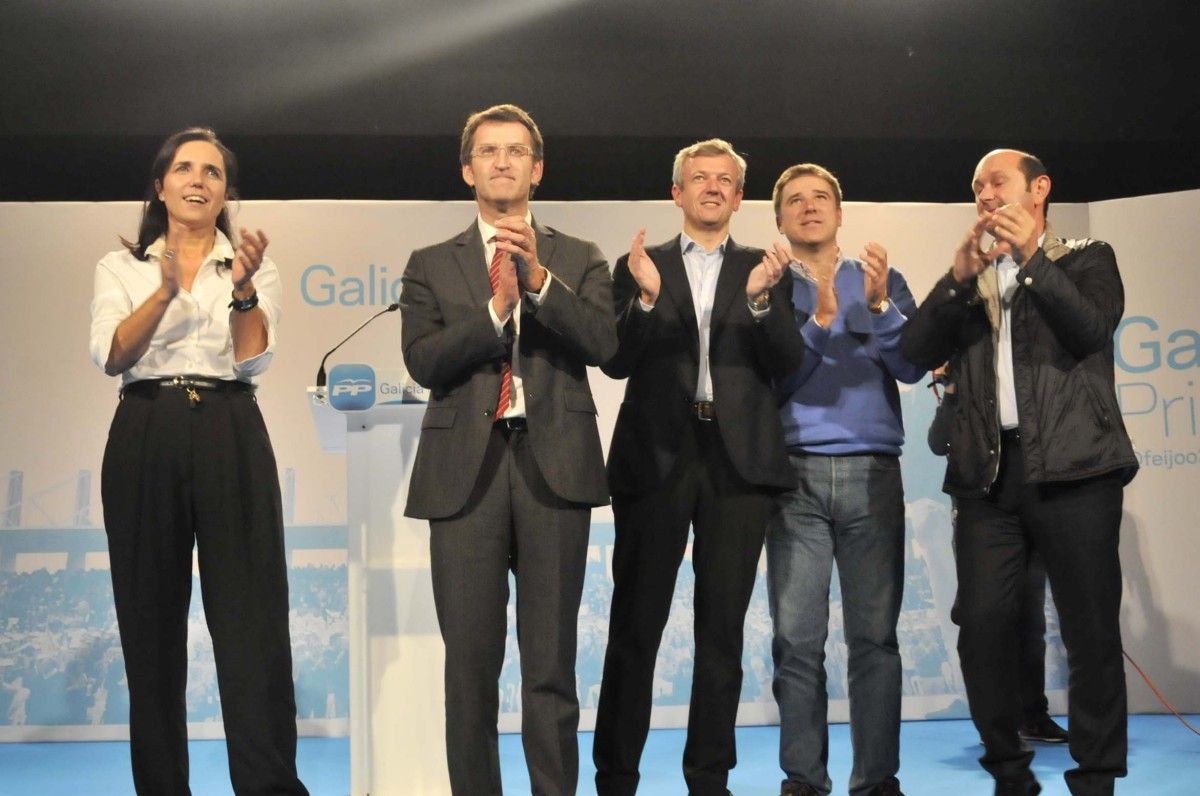 Pilar Rojo, Alfonso Rueda, Alberto Núñez Feijóo, Jacobo Moreira y Rafael Louzán en el mitin del PP Pilar Rojo, Alfonso Rueda, Alberto Núñez Feijóo, Jacobo Moreira y Rafael Louzán en el mitin del PP
