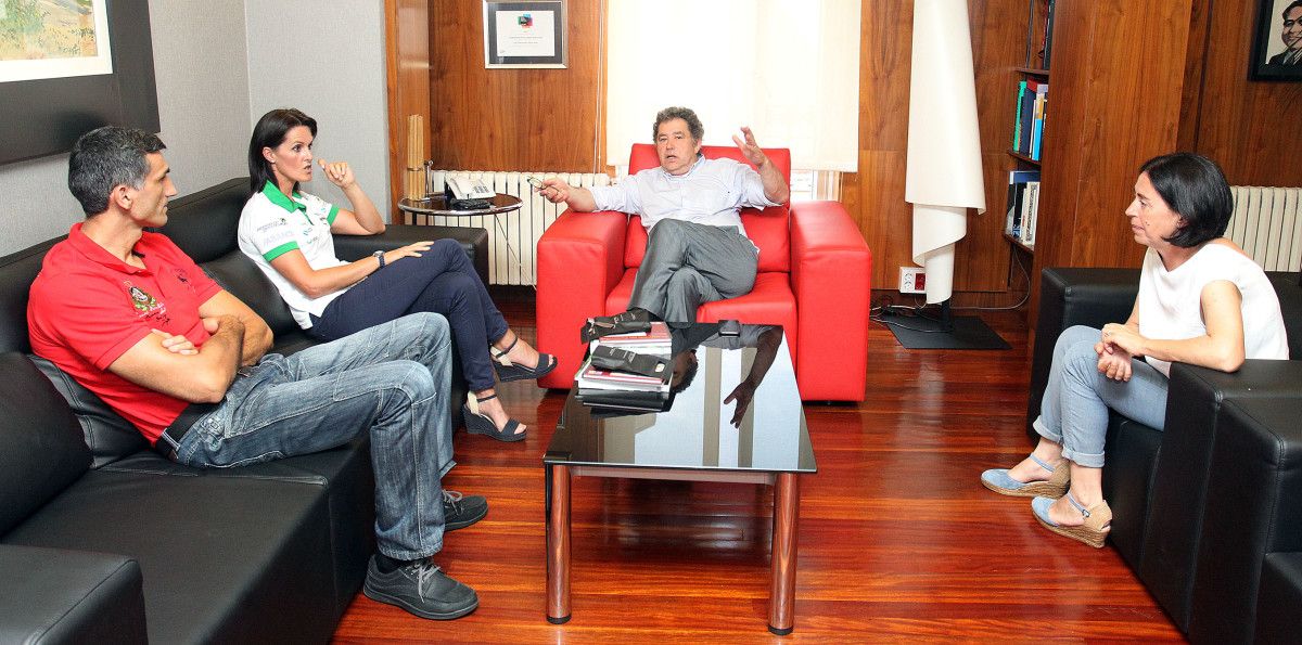 Recepción no Concello aos piragüistas Óscar Graña e Raquel Rodríguez