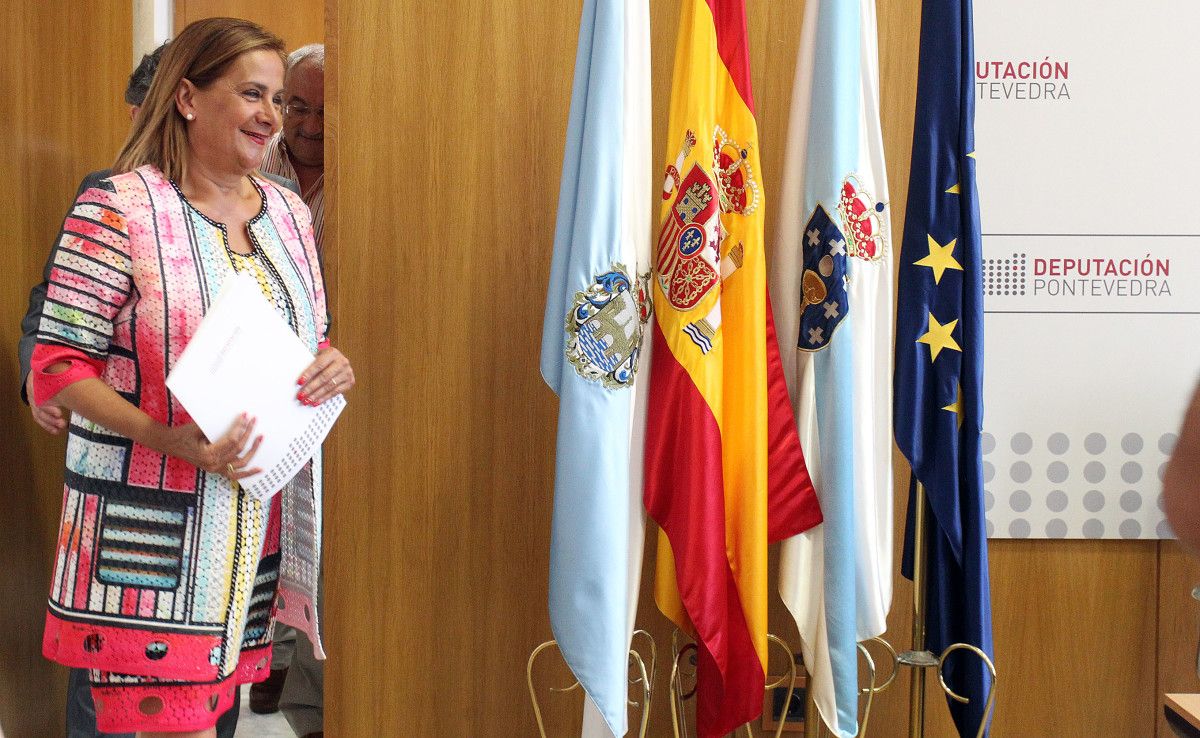 Carmela Silva en la firma de dos convenios entre la Deputación y el Concello de Pontevedra