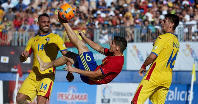 Partido entre España y Rumanía en la Liga Europea de Fútbol Playa de Sanxenxo