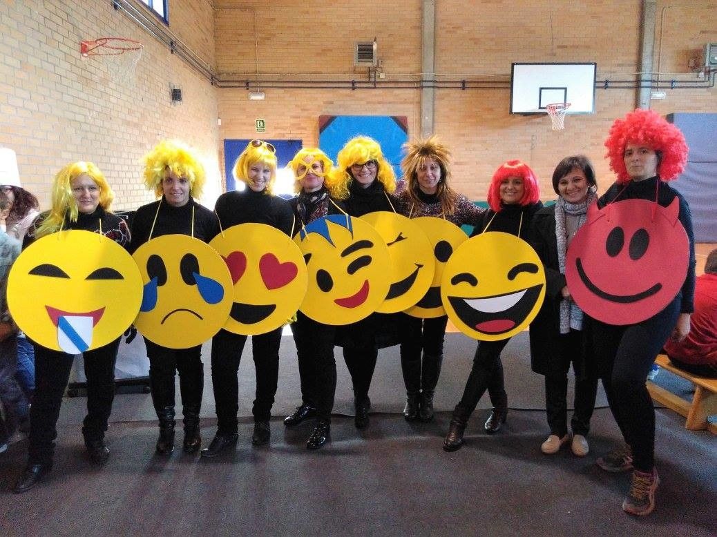 Profesorado del IES Mestre Landín en una actividad del Carnaval