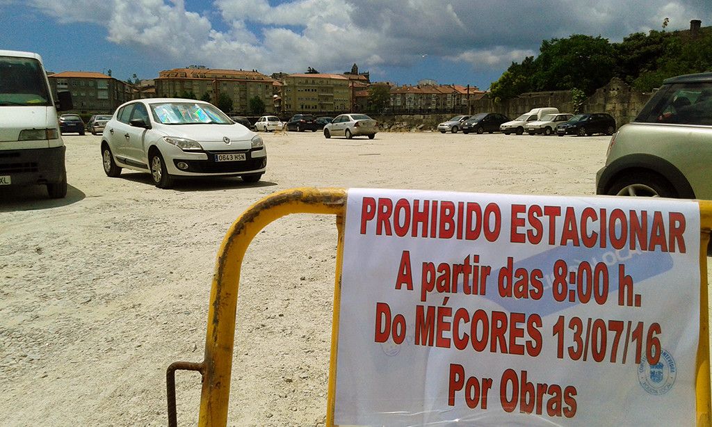 Aparcamiento disuasorio frente al Pabellón