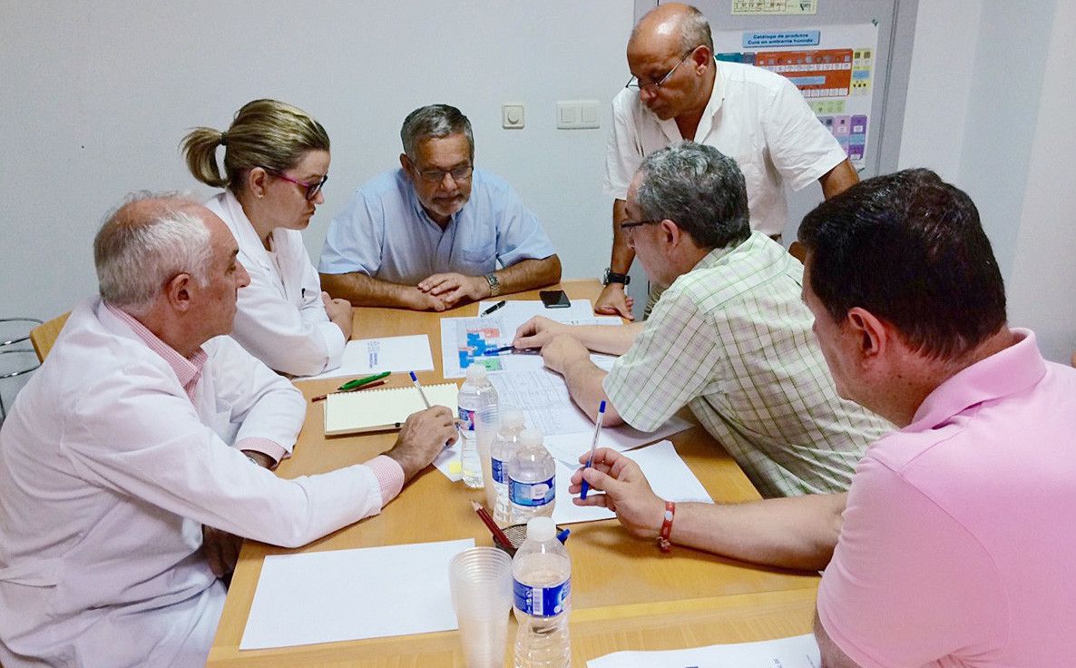 Reunión para avanzar la equipación del Hospital del Salnés
