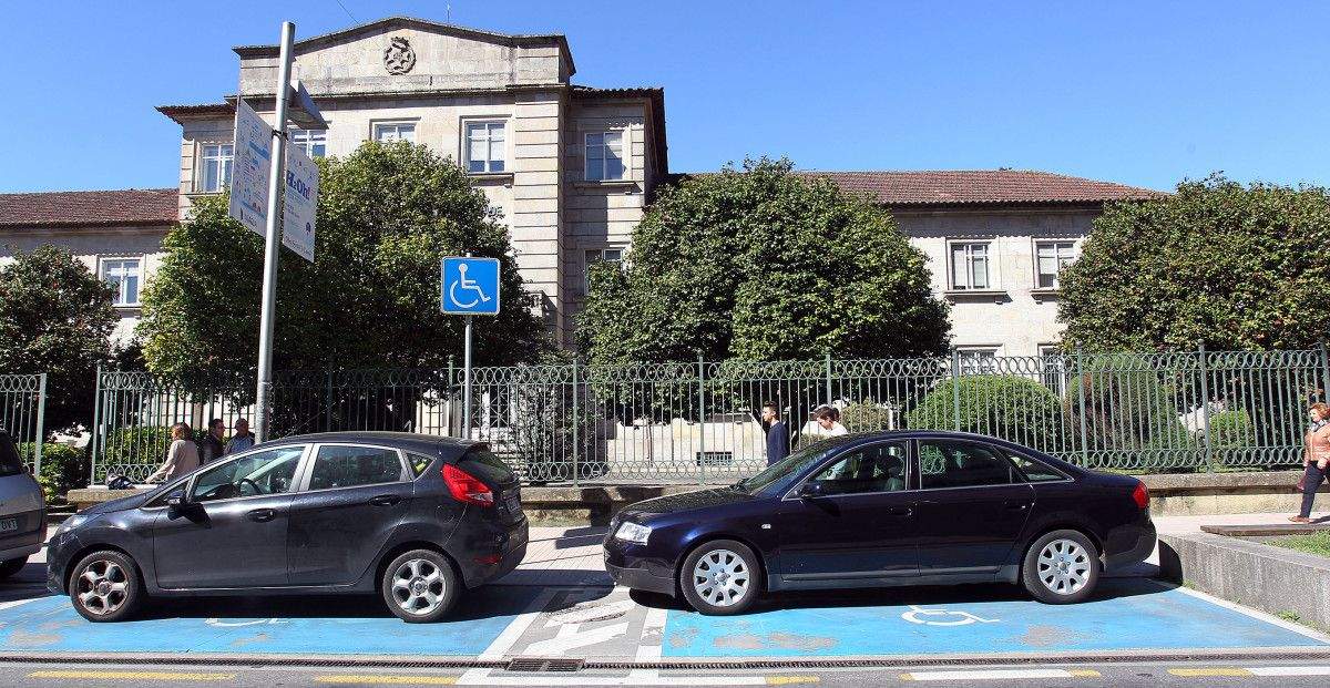 Estacionamiento reservado para persoas con discapacidade 