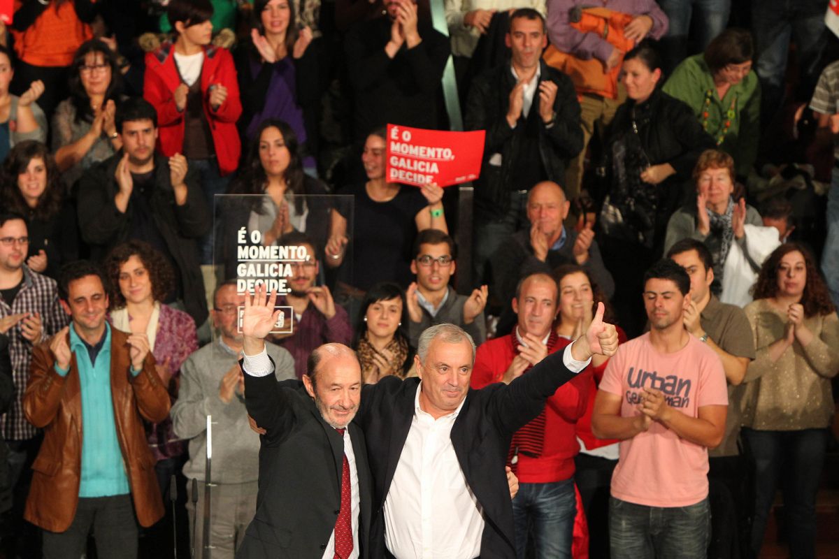 Alfredo Pérez Rubalcaba e Pachi Vázquez no mitin celebrado este mércores en Vigo Alfredo Pérez Rubalcaba e Pachi Vázquez no mitin celebrado este mércores en Vigo