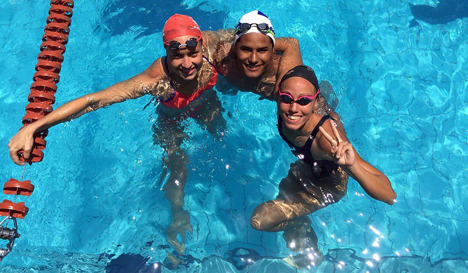 Bea Gómez (esquerda) tras conseguir a medalla de bronce no Nacional de Verán