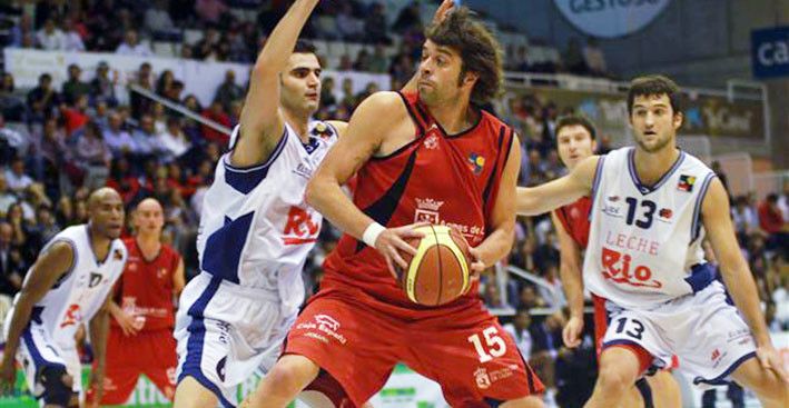 Javier Mugica durante un partido cando xogaba en León