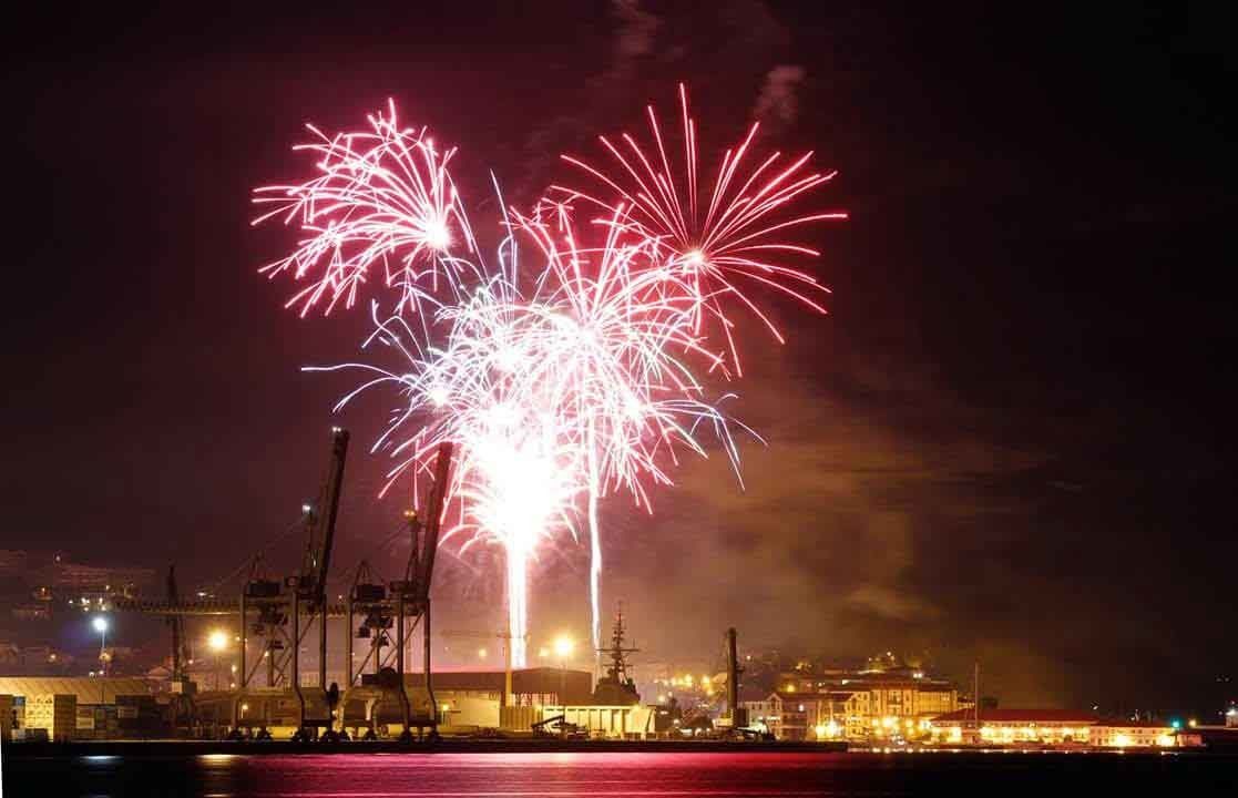 Fuegos de artificio en las Fiestas del Carmen de Marín