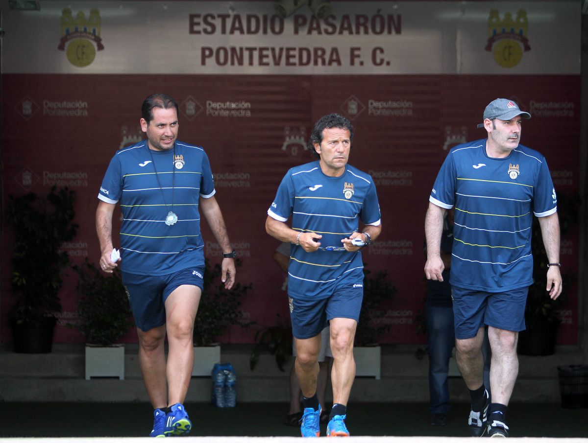 Roberto Valdés, Luisito y Pepe Rico en un entrenamiento del Pontevedra