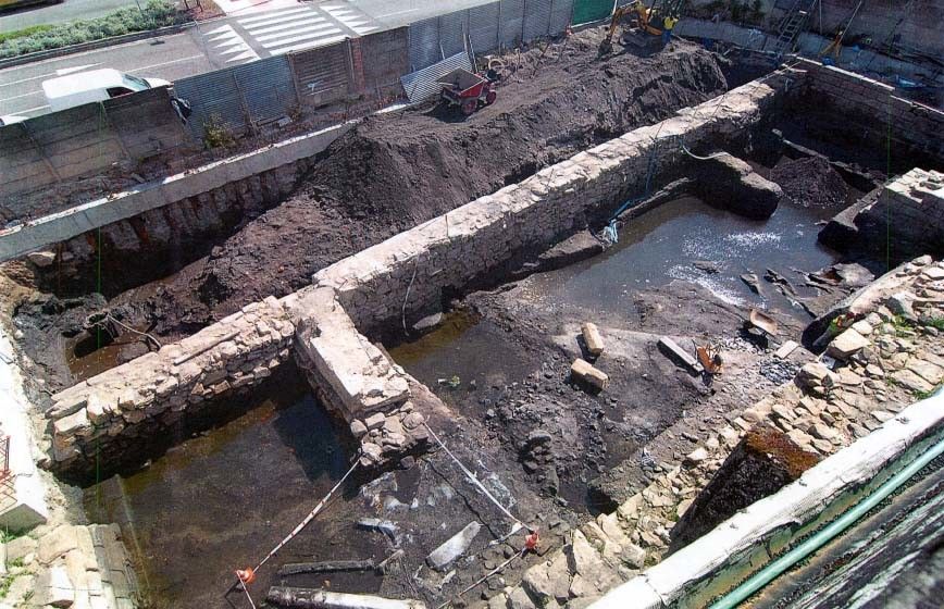 Tramo da muralla medieval atopado en Arcebispo Malvar