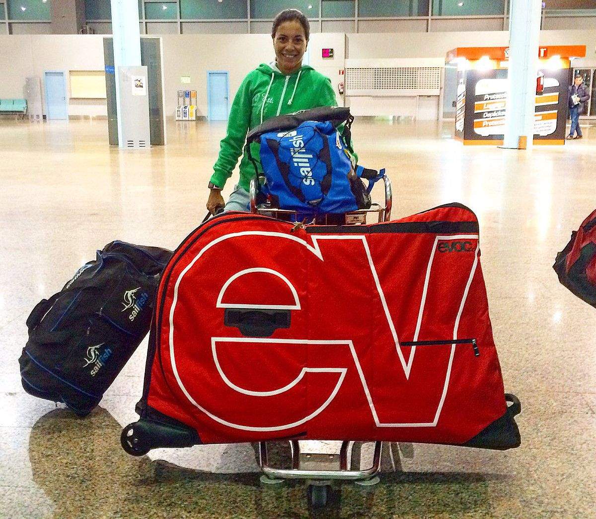Saleta Castro, con su equipaje antes de partir para Maastricht