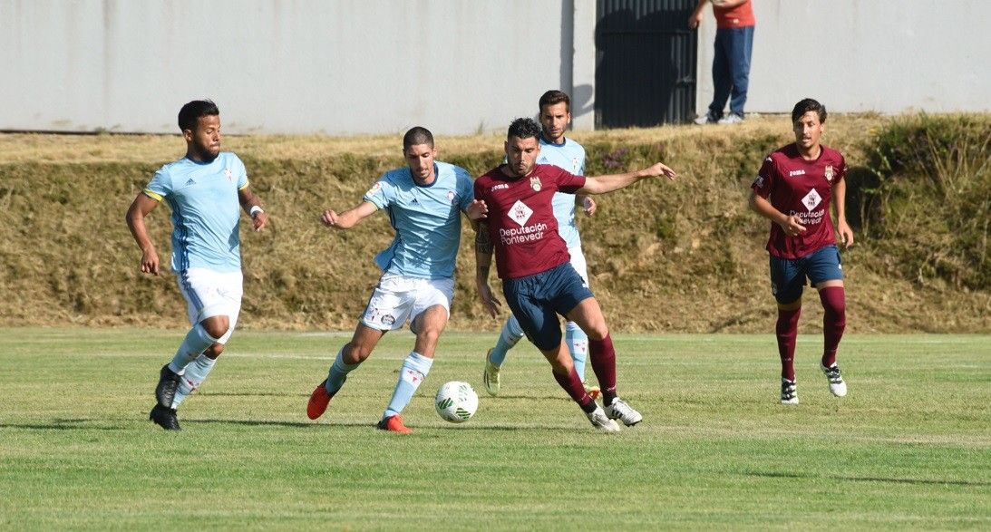 Partido amigable entre Pontevedra e Celta B en Moraña