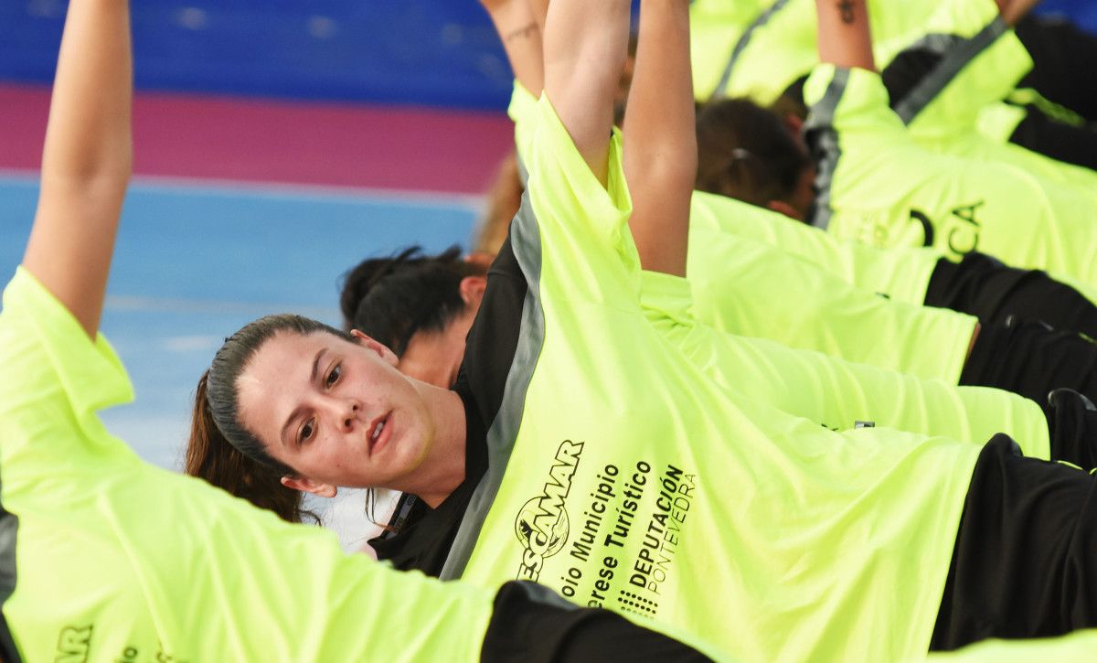 Silvia Aguete adestrando co Poio Pescamar
