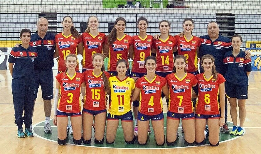 Loreto Núñez (co número 5) coa Selección Española Sub-17