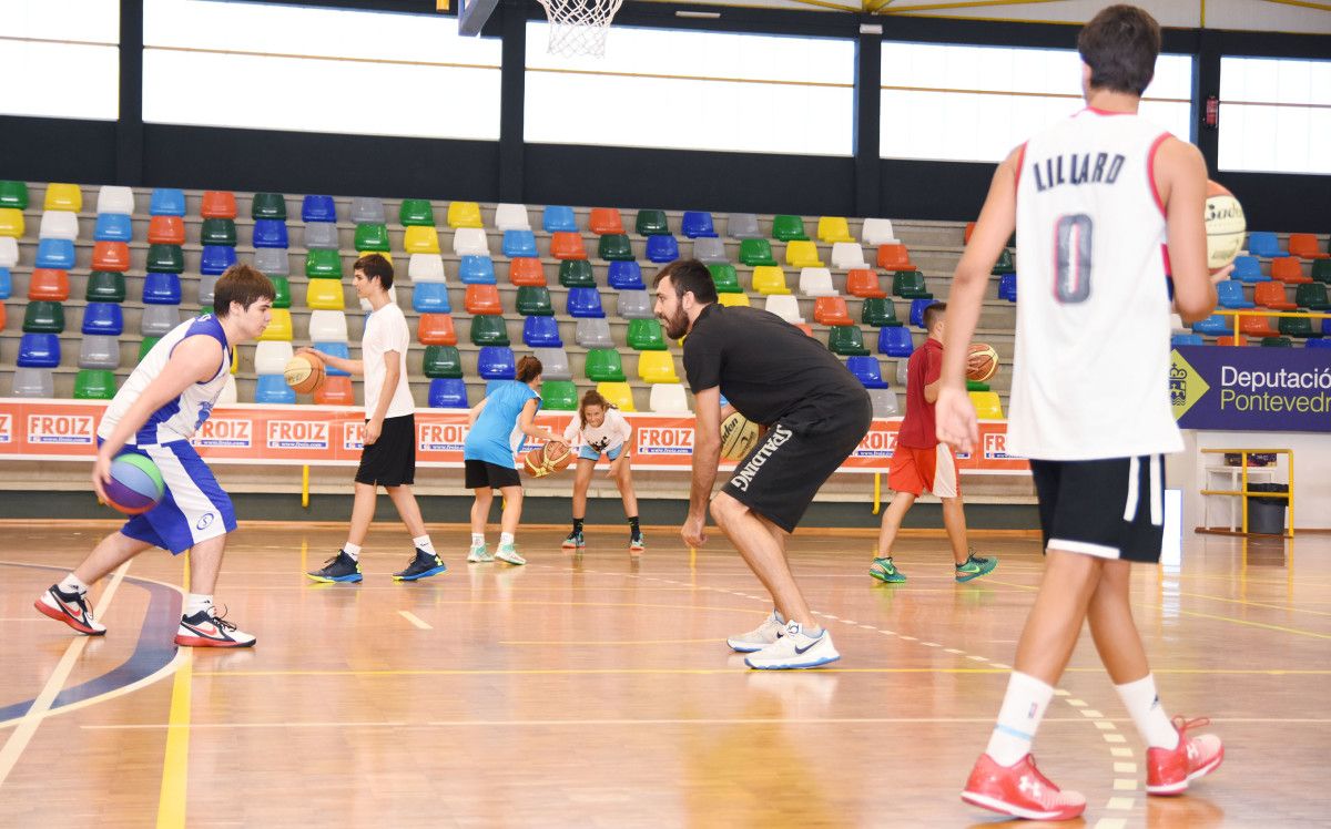 Pierre Oriola en el Campus Baloncesto Pontevedra