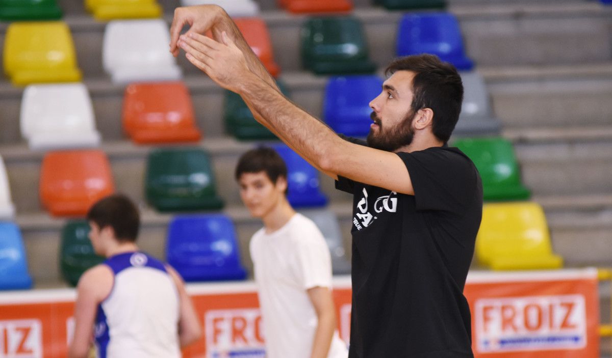Pierre Oriola en el Campus Baloncesto Pontevedra