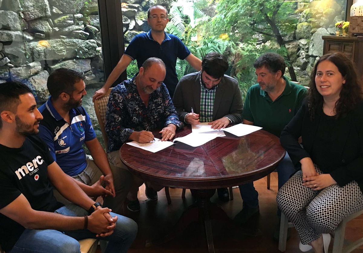 Sinatura do convenio de colaboración entre Teucro e Asmubal Meaño