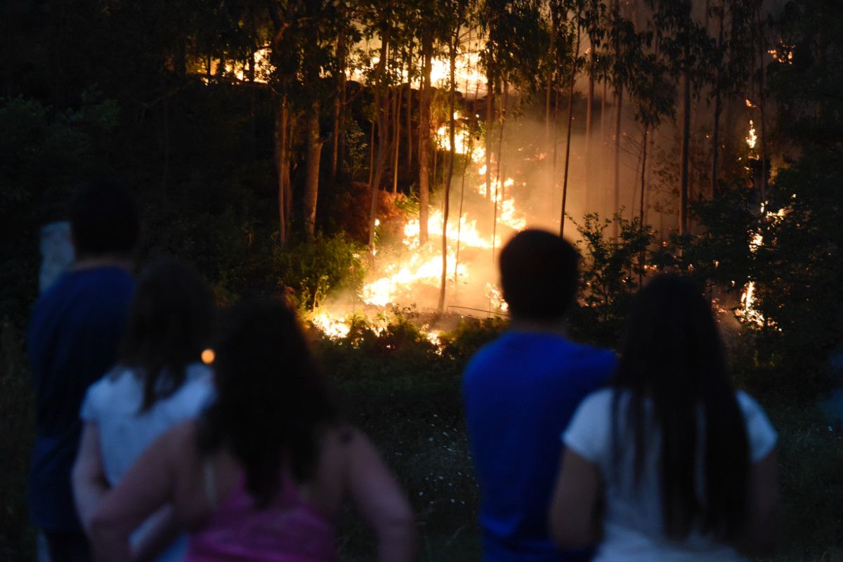 Incendio no lugar de Acevedo en Ponte Sampaio Incendio no lugar de Acevedo en Ponte Sampaio