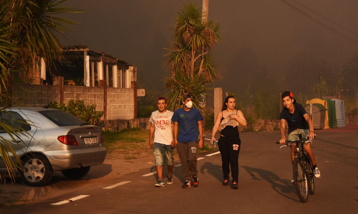 Tarefas de extinción do incendio en O Rañadoiro e Acevedo, en Ponte Sampaio Tarefas de extinción do incendio en O Rañadoiro e Acevedo, en Ponte Sampaio