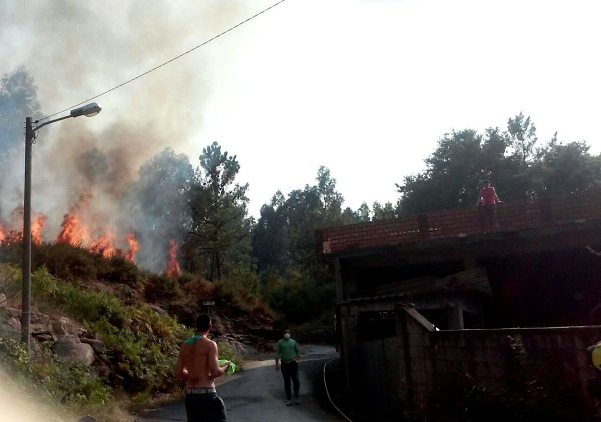 Terceiro día de incendios en Vilar e O Rañadoiro, en Ponte Sampaio, en 2016