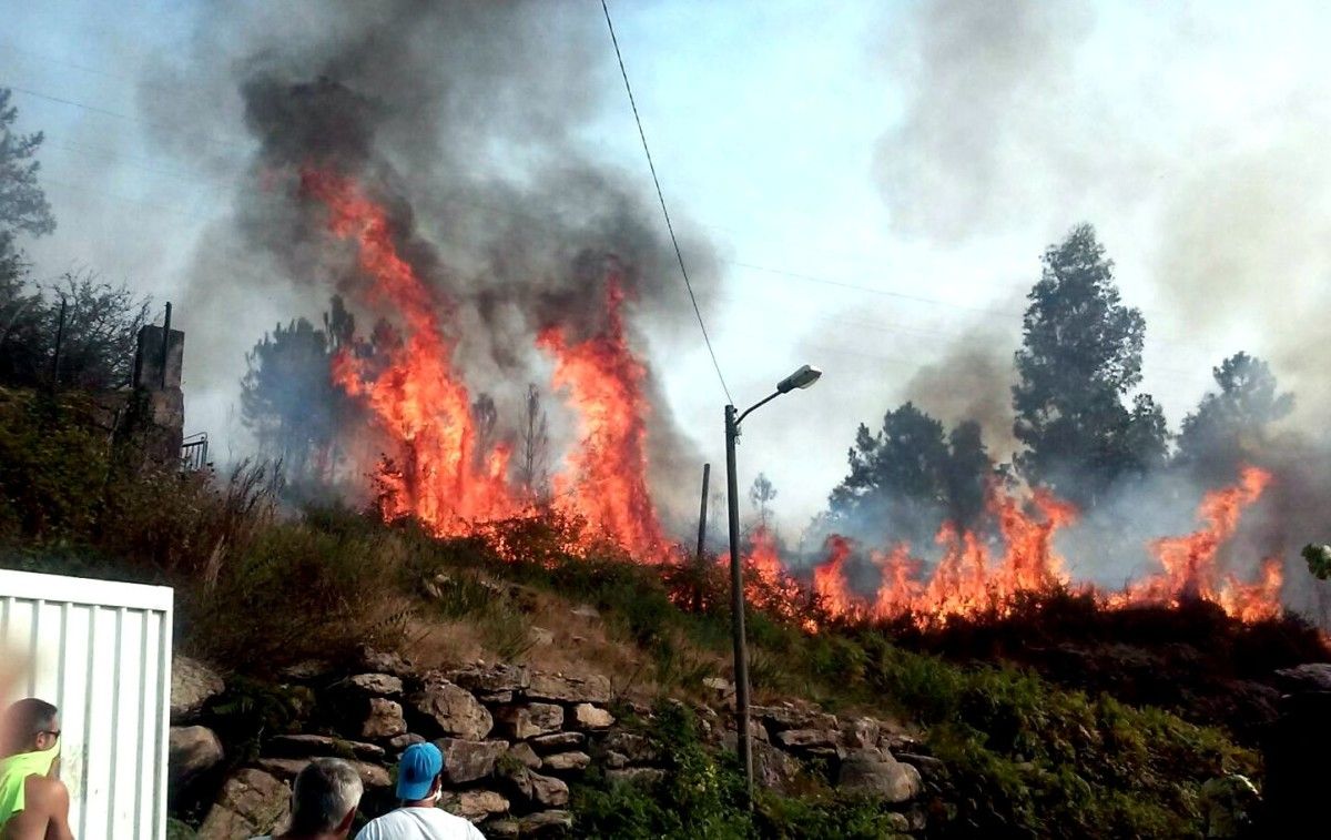 Terceiro día de incendios en Vilar e O Rañadoiro, en Ponte Sampaio Terceiro día de incendios en Vilar e O Rañadoiro, en Ponte Sampaio