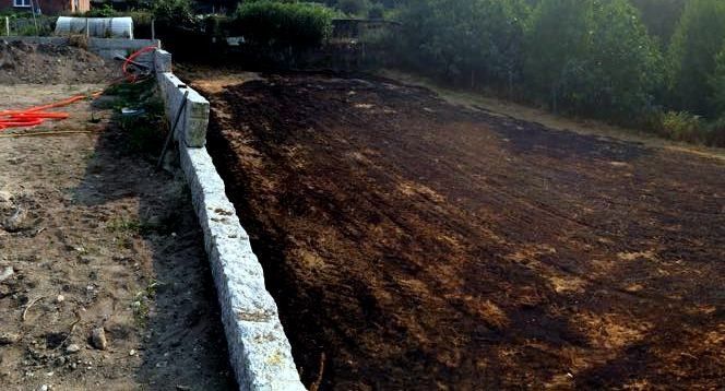 Zona incendiada en Salcedo preto dunha vivenda Zona incendiada en Salcedo preto dunha vivenda