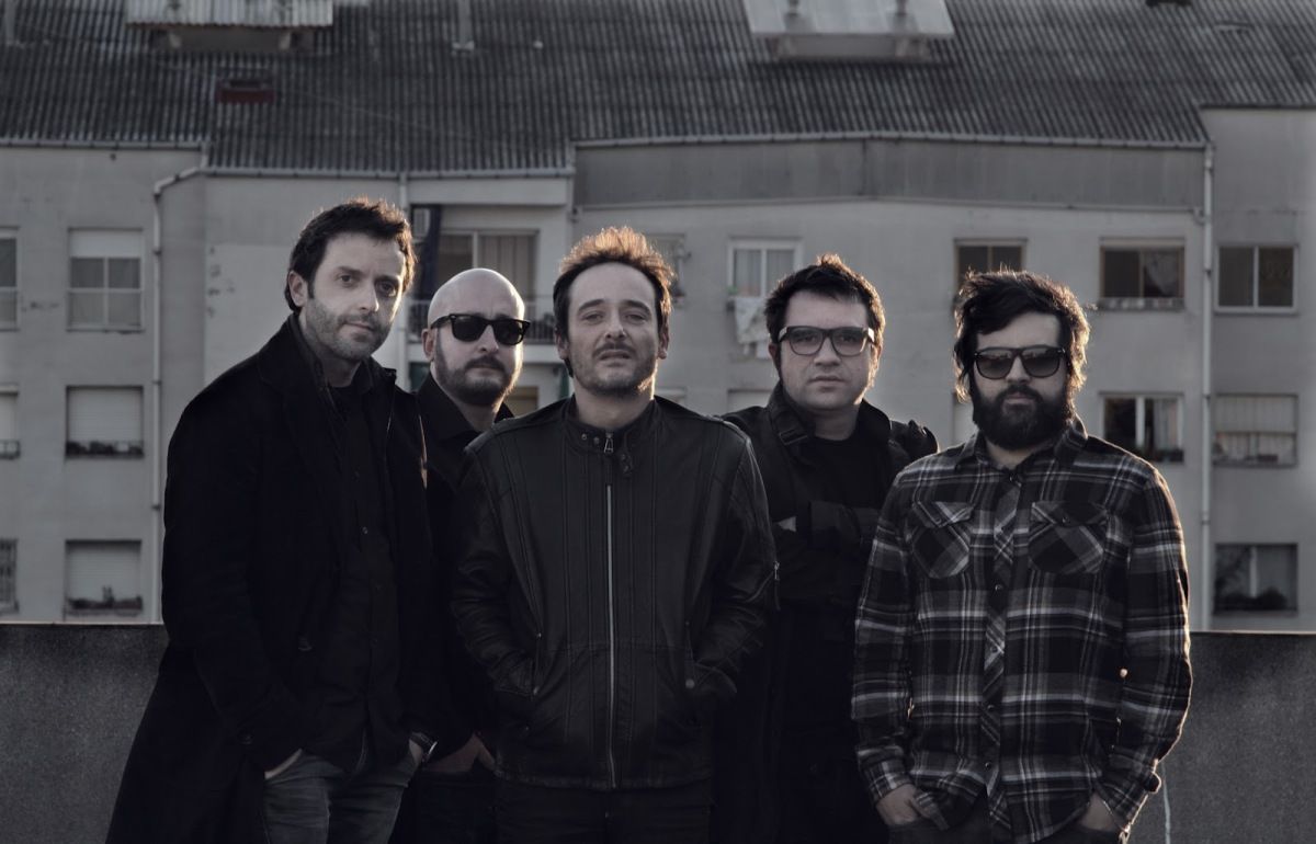 Love of Lesbian, en una de las imágenes promocionales de su último disco