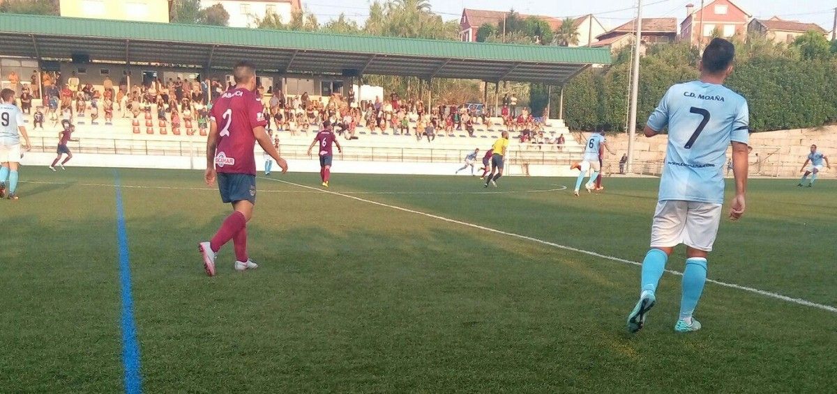 Partido amigable entre CD Moaña e Pontevedra no Casal