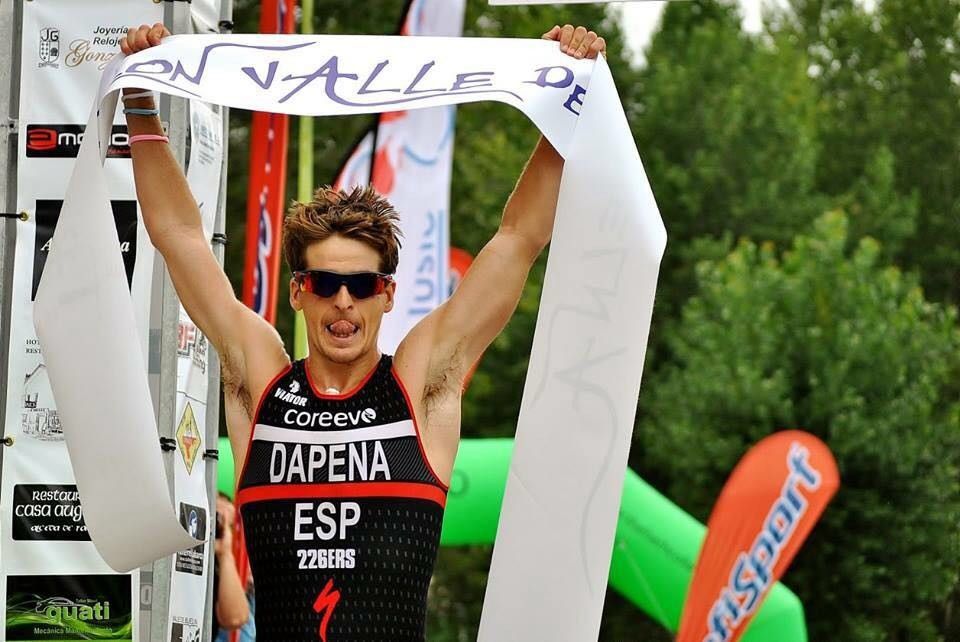 Pablo Dapena tras vencer en el triatlón del Valle de Buelna