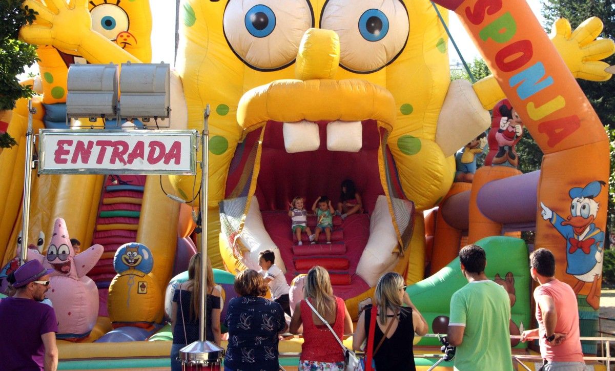 Día del Niño en las atracciones de las fiestas de la Peregrina