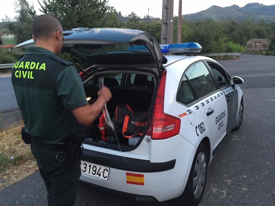 A Garda Civil recolleu probas no lugar A Garda Civil recolleu probas no lugar