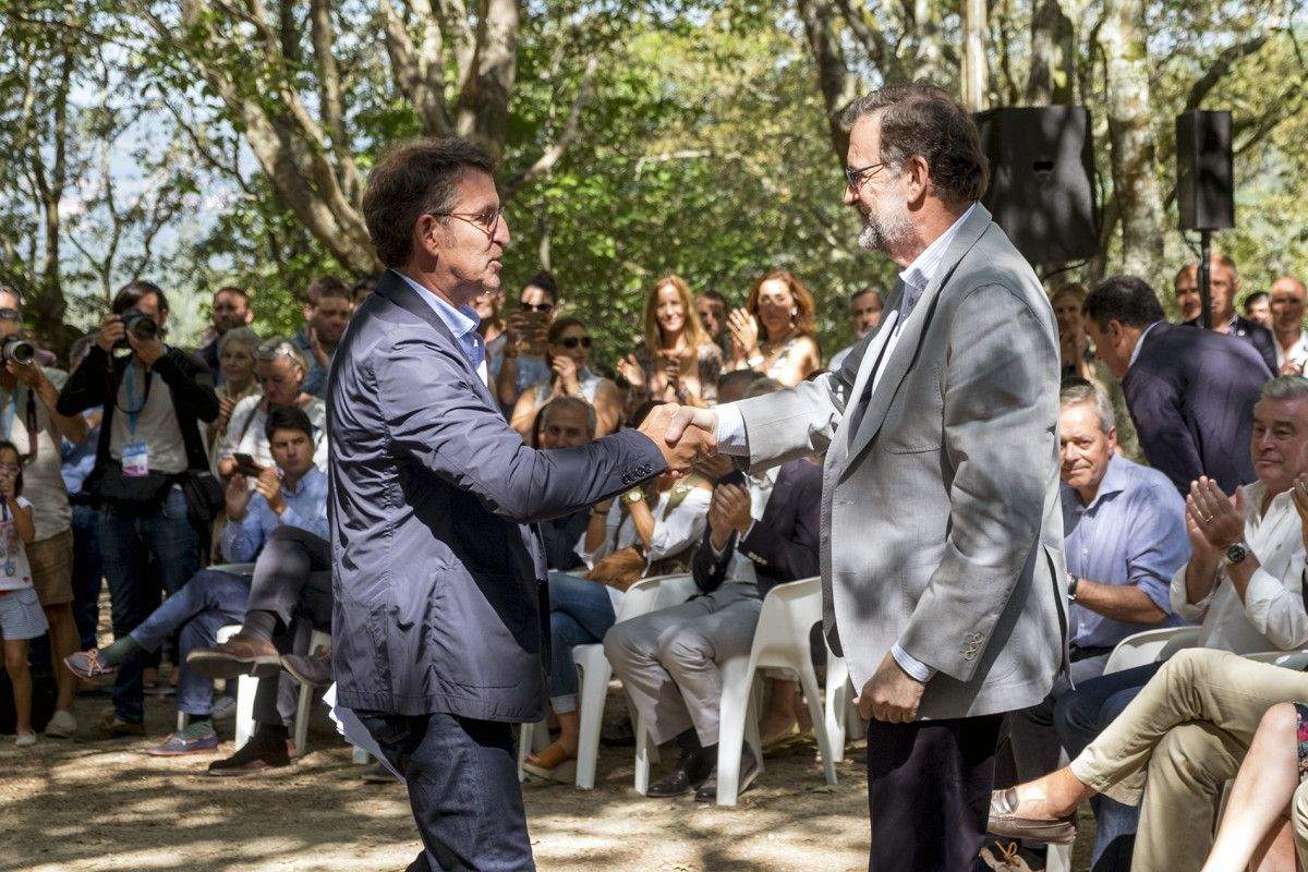Alberto Núñez Feijóo saúda a Mariano Rajoy en San Xurxo de Sacos