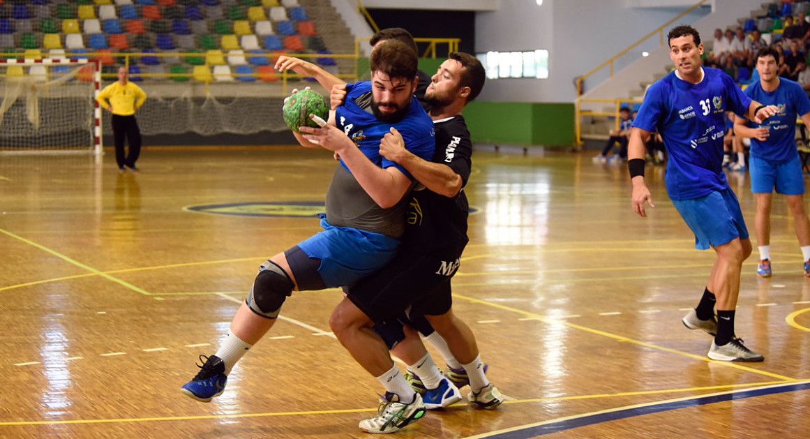 Samu Gómez en el amistoso entre Teucro y Avanca en Príncipe Felipe 