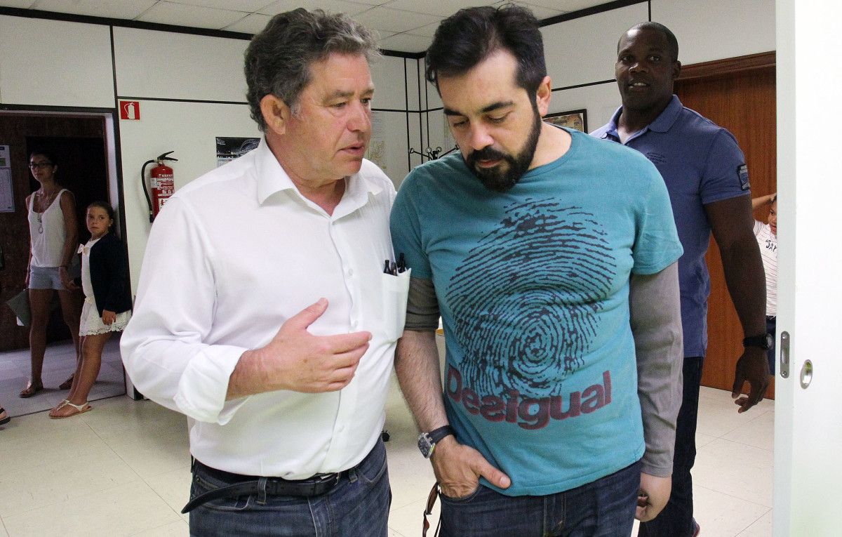 Juan Antonio Saavedra (derecha) xunto ao alcalde, Miguel Anxo Fernández Lores