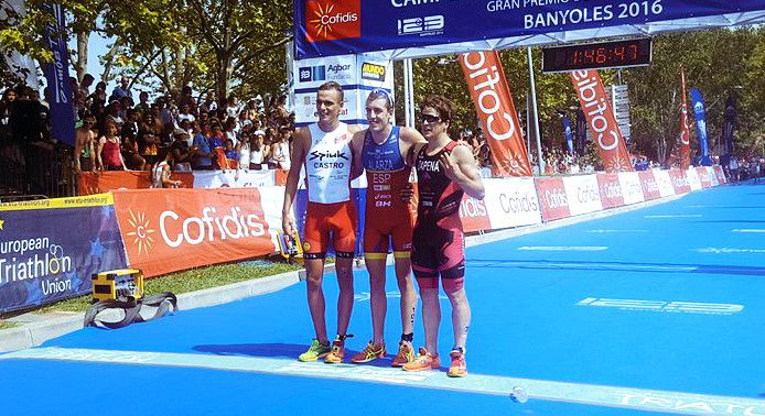 Pablo Dapena (derecha), tras acabar tercero en el Campeonato de España en Banyoles