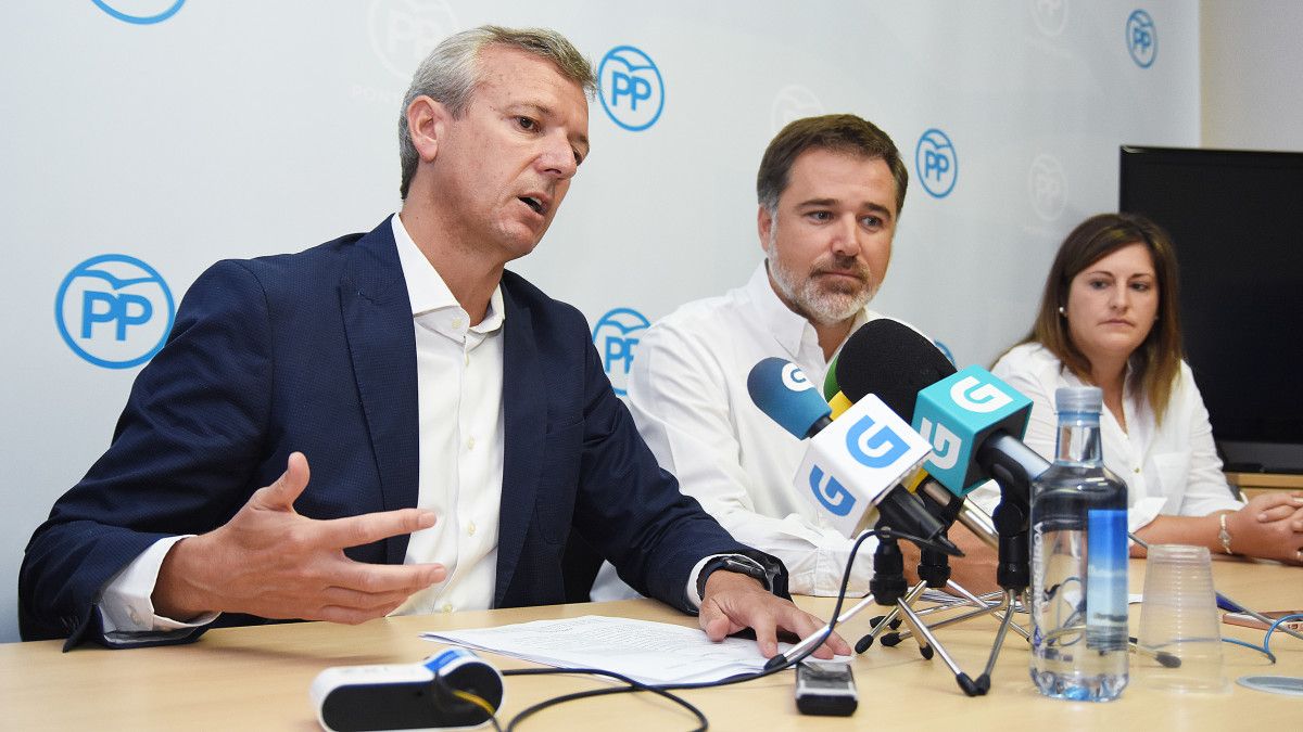 O presidente provincial do PP, Alfonso Rueda, durante a rolda de prensa
