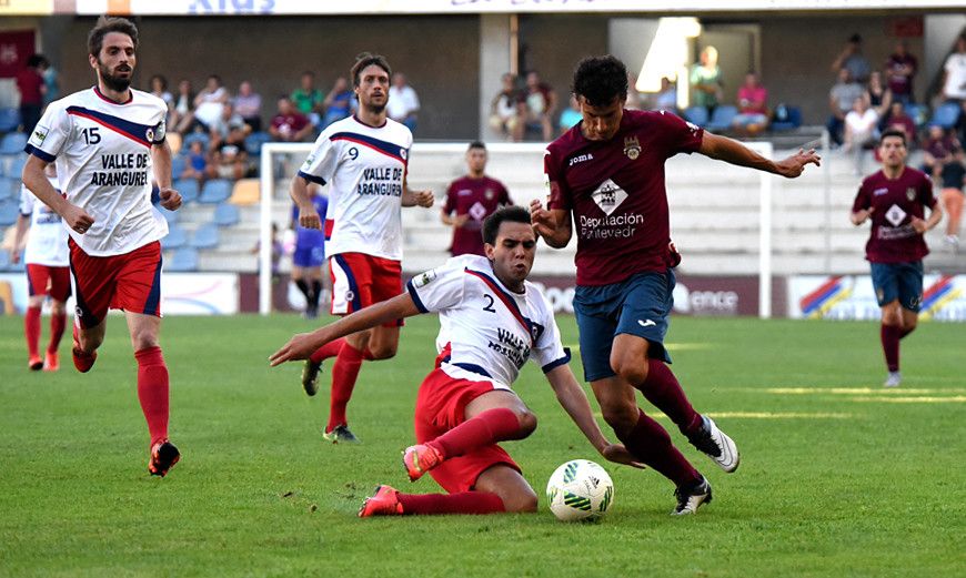 Iker Alegre durante o partido entre Pontevedra e Mutilvera 