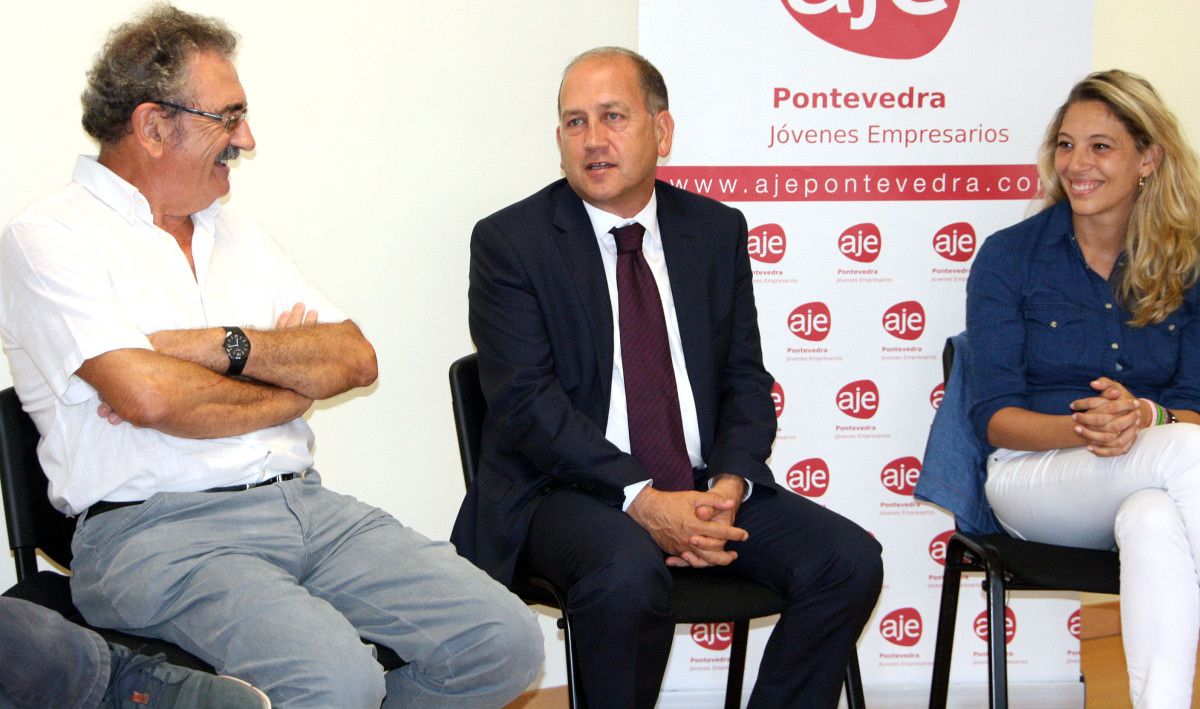 Encontro de Xoaquín Fernández Leiceaga coa diretiva da Federación Galega de Xóvenes Empresarios