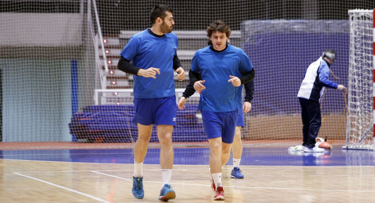 José Manuel Rial (izquierda) durante un entrenamiento del Teucro