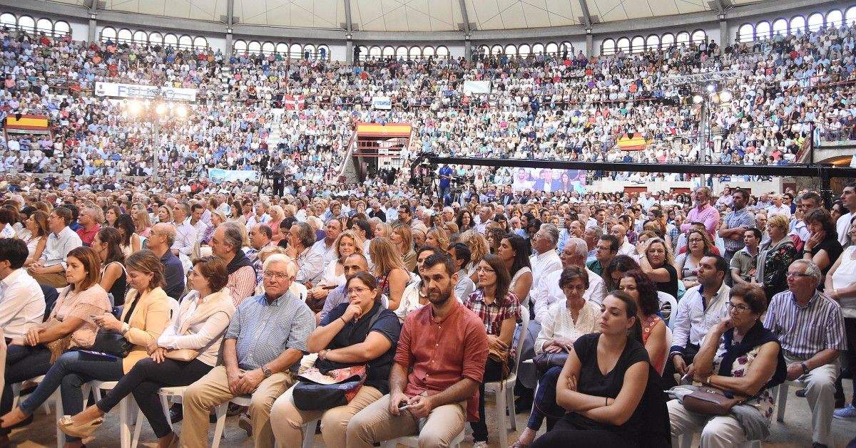 A praza de touros de Pontevedra, chea ata os topes polo mitin do PP