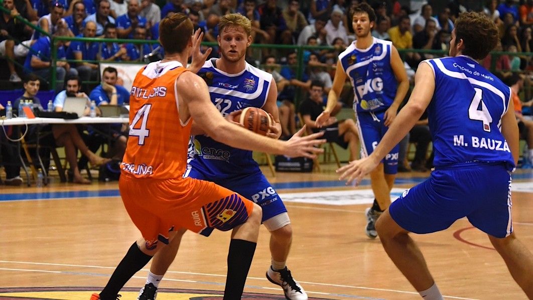 Tim Derksen, en el partido de Copa Galicia entre Peixe Galego y Leyma Coruña