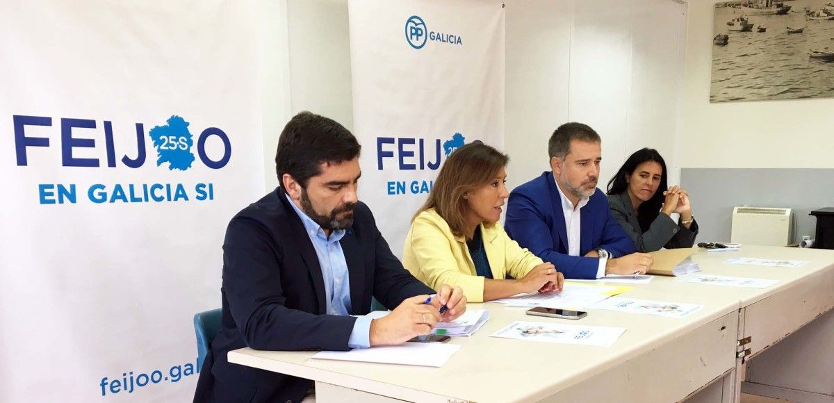 Reunión de Beatriz Mato con veciños de Lourizán