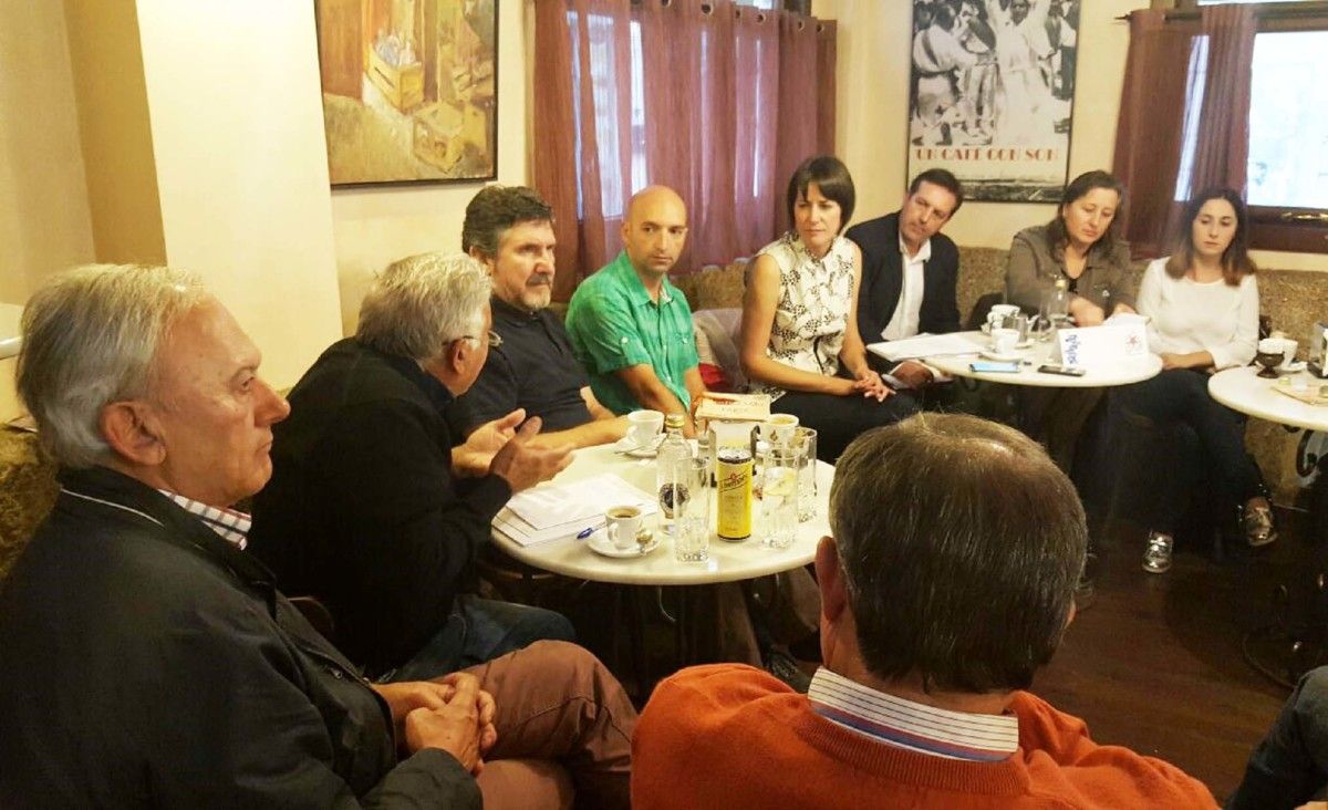 Xuntanza de Ana Pontón e Luis Bará con representantes do sector cultural
