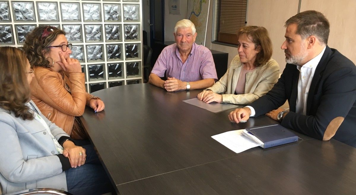 Reunión de Jacobo Moreira con los vecinos de la calle O Cruceiro