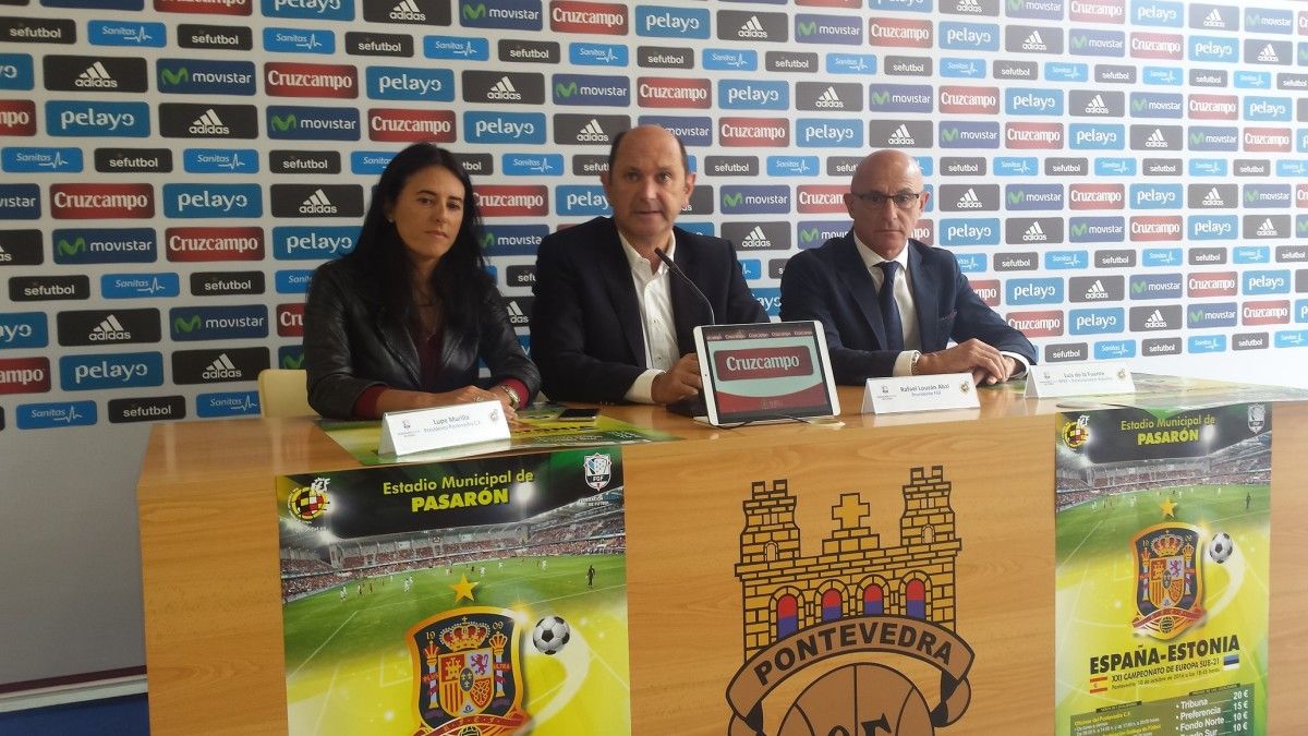 Lupe Murillo, Rafael Louzán e Luís de la Fuente durante a presentación do España-Estonia Sub-21 en Pasarón Lupe Murillo, Rafael Louzán e Luís de la Fuente durante a presentación do España-Estonia Sub-21 en Pasarón