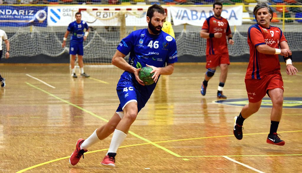 Edu Moledo durante el partido entre Teucro y Covadonga