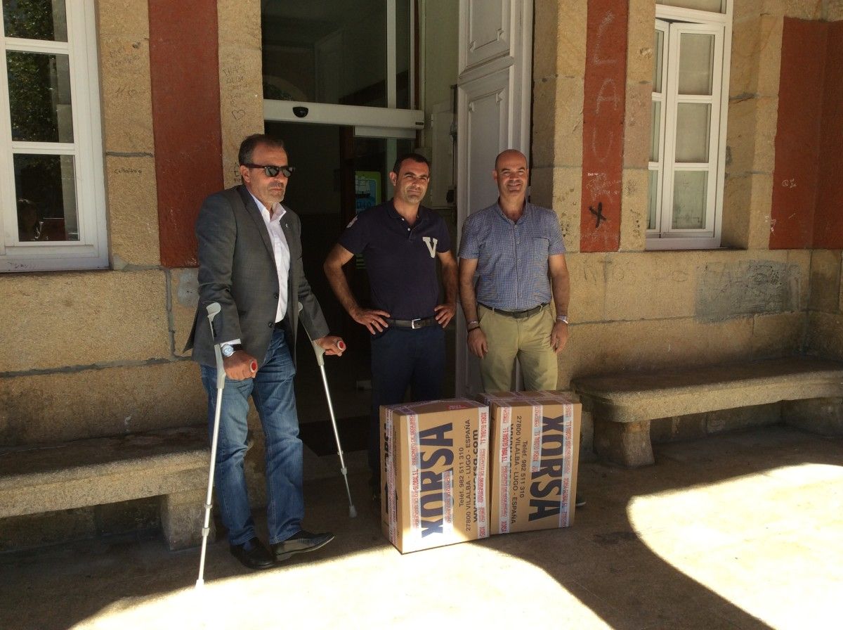Entrega de los trajes para la lucha contra la vespa velutina